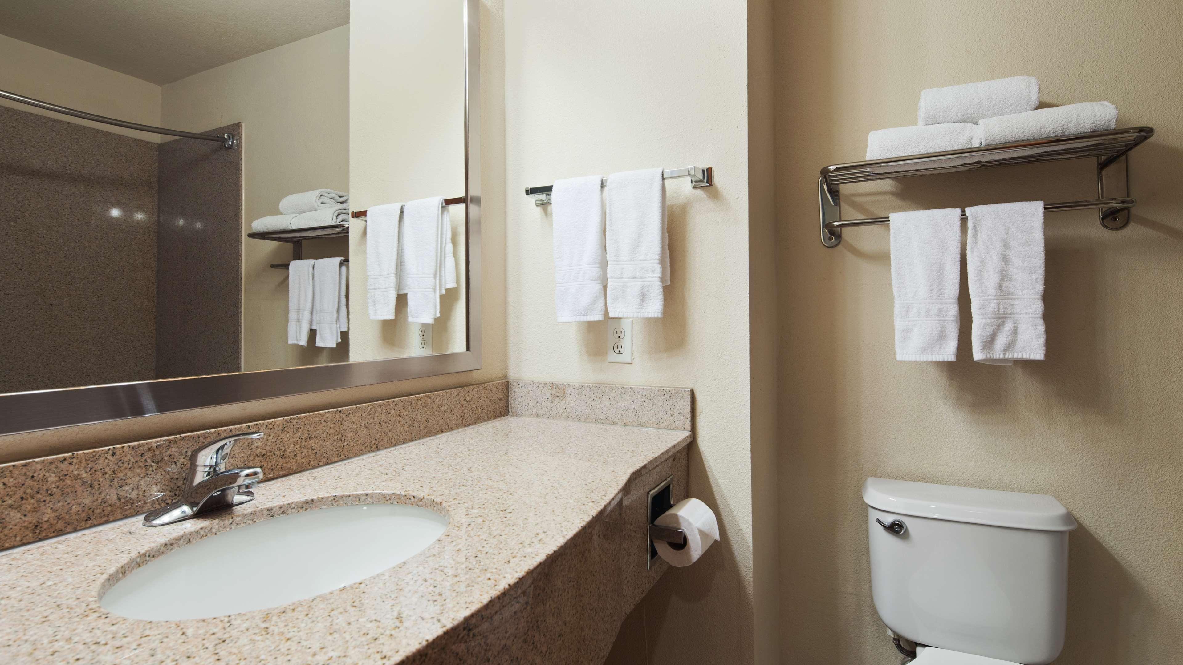 Best Western Inn & Suites Cleveland Zewnętrze zdjęcie